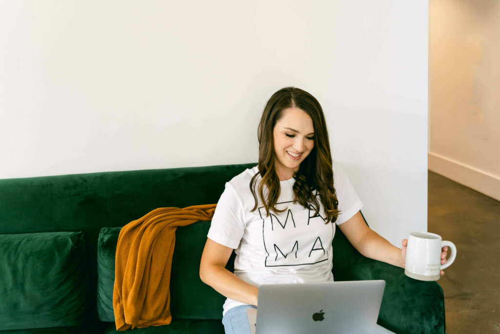 Do You Ever Feel Like You'Re Struggling To Fully Transition Your Business Into The Design World? Or Are You *Officially* Booking Design Clients, But You Never Know Where Your Next Client Will Come From? I See You! Not Too Long Ago, That Was Me 🙋 Something That'S Been So Helpful Over The Past Four Years I'Ve Been Running My Own Web Design Business Is Finding Out The Business Tools That Work For Me (Link) And Which Courses To Take Along The Way. One Of The Best Courses I'Ve Taken For My Business Was Elizabeth Mccravy'S Booked Out Designer - So Today, I Wanted To Spill All The Tea With A Full Booked Out Designer Review! If You'Re Looking For That Boost To Take You To The Next Level Of Your Design Business, It'S Probably An Excellent Fit For You. We'Ll Cover All The Nitty Gritty Details In This Post: What The Course Is All About, Why I Loved It So Much, And How It'S Helped My Business.