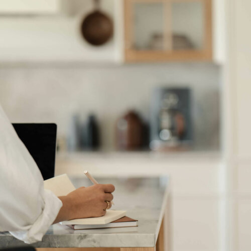 service provider verifying domain in flodesk on computer in kitchen